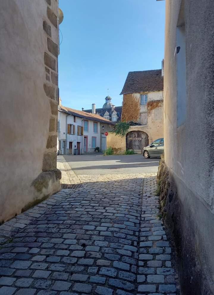 Maison En Ville Avec Terrasse Ensoleillee Et Wi-Fi Magnac-Laval Exterior foto